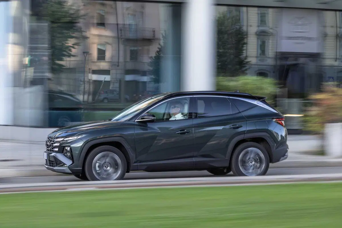 Hyundai Tucson 2025: ritocchi fuori, tutta nuova dentro,e dov'è finito il cambio? (39)