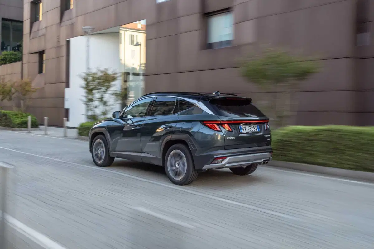 Hyundai Tucson 2025: ritocchi fuori, tutta nuova dentro,e dov'è finito il cambio? (42)