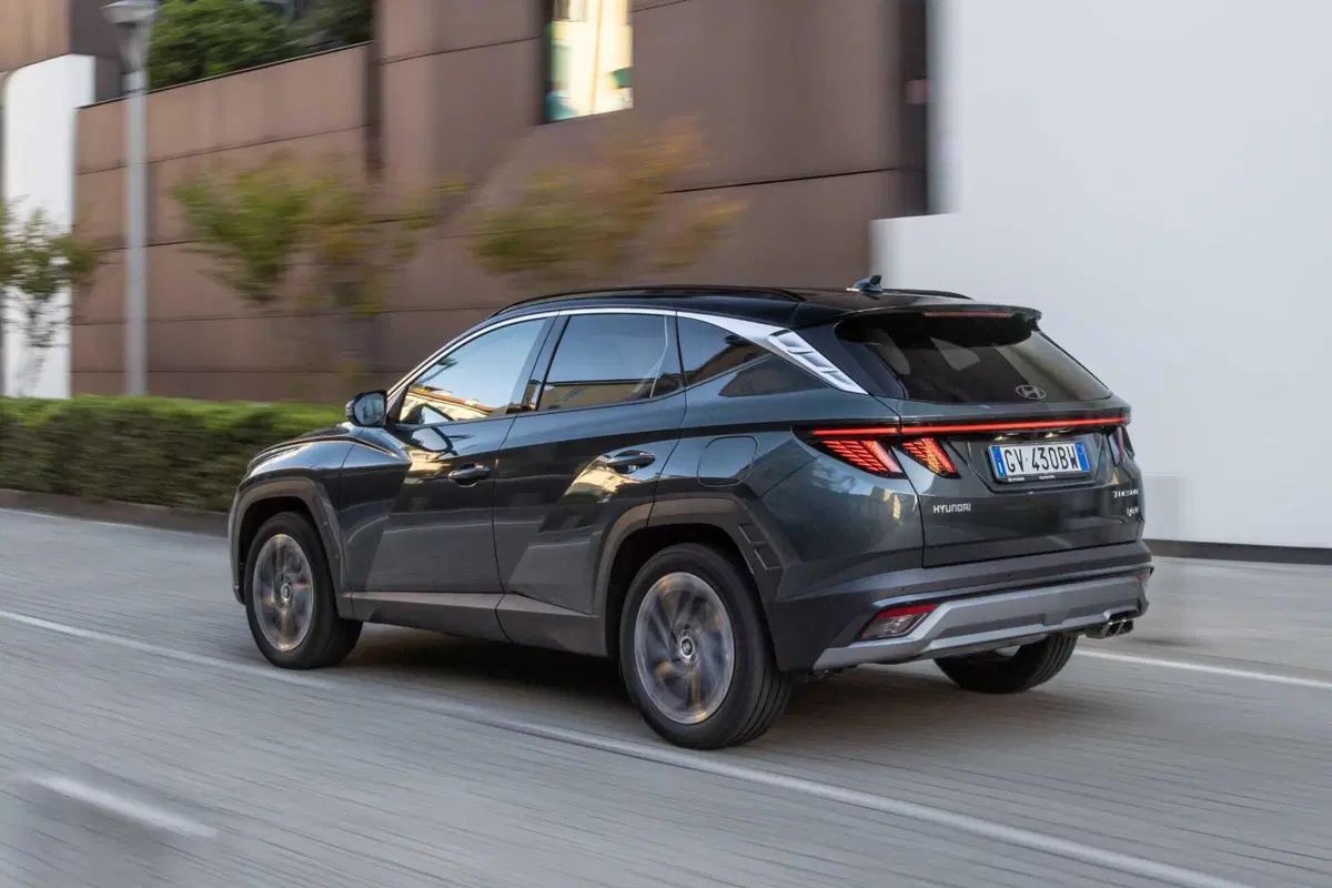 Hyundai Tucson 2025: ritocchi fuori, tutta nuova dentro,e dov'è finito il cambio? (44)