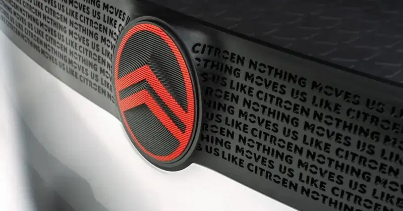 Citroen e DS: C5 Aircross e un'ammiraglia DS8 in pista