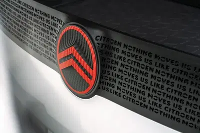 Citroen e DS: C5 Aircross e un'ammiraglia DS8 in pista