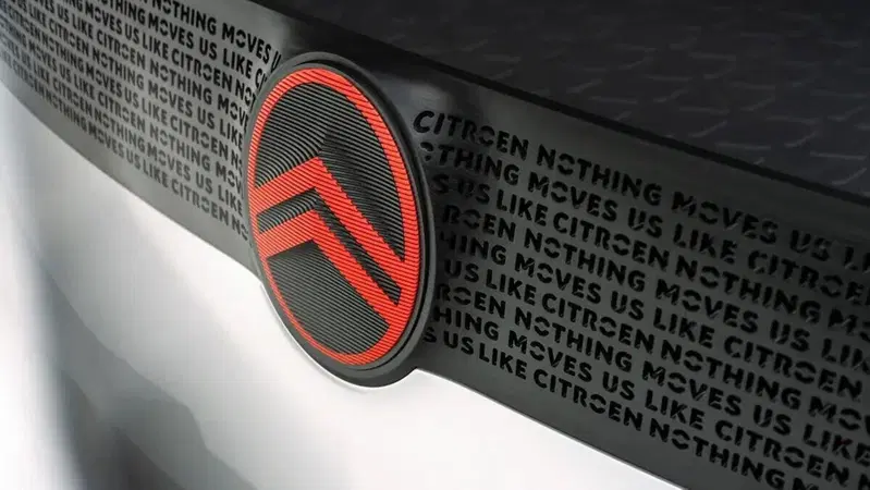 Citroen e DS: C5 Aircross e un'ammiraglia DS8 in pista