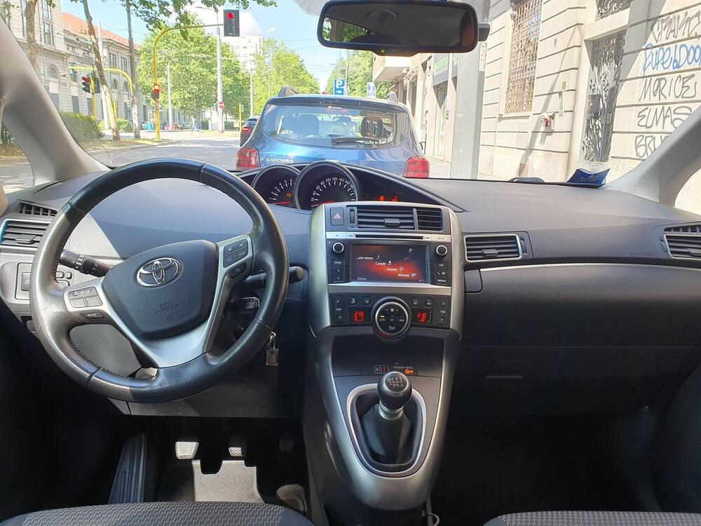 Toyota Verso usata a Milano (5)