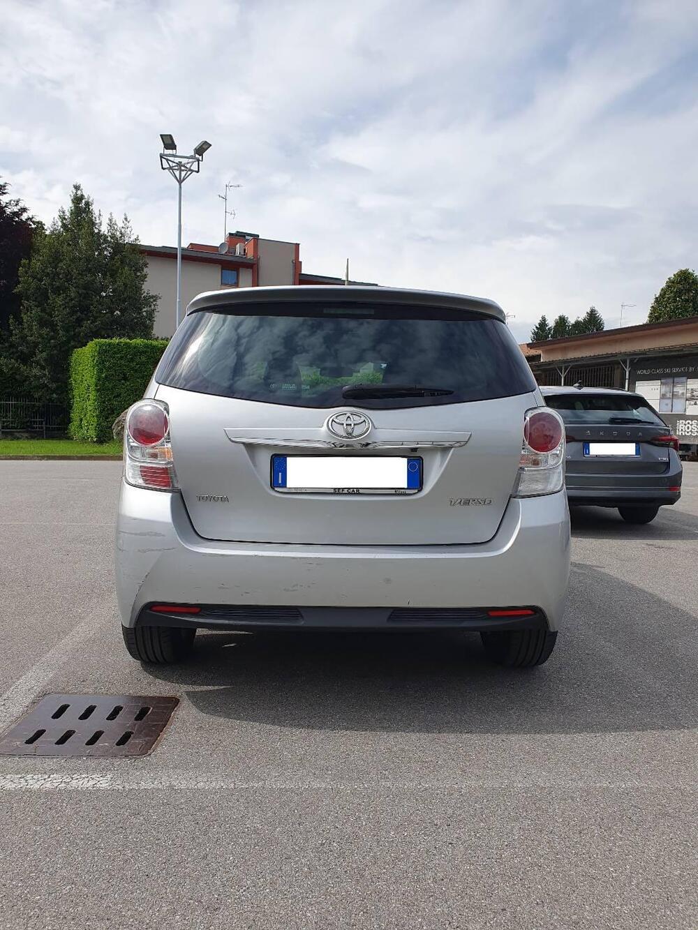 Toyota Verso usata a Milano (3)