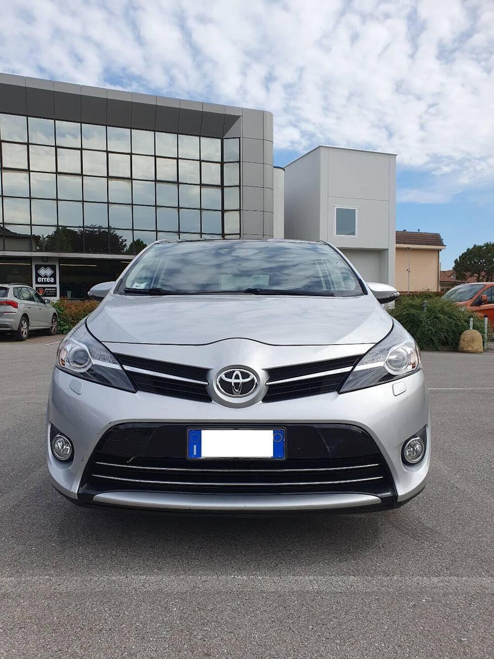 Toyota Verso usata a Milano (2)