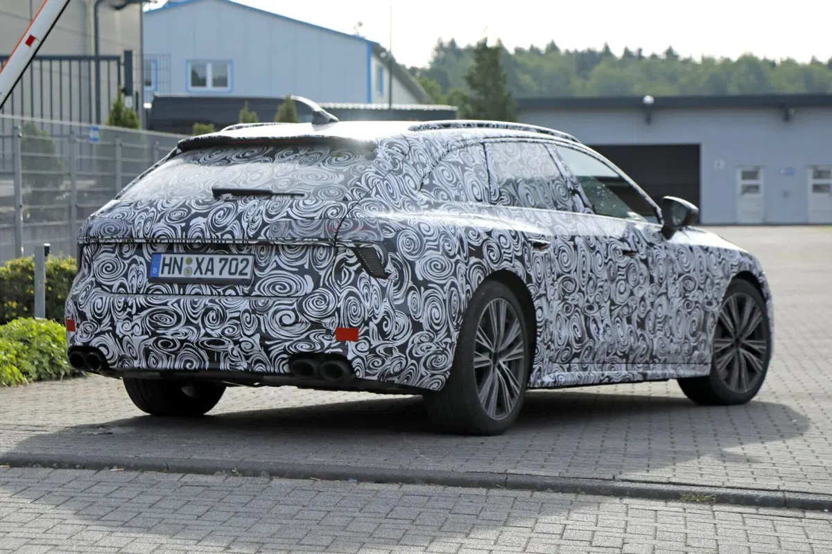 Audi A7 Allroad e S7 Avant: le foto spia svelano nuovi dettagli  (23)