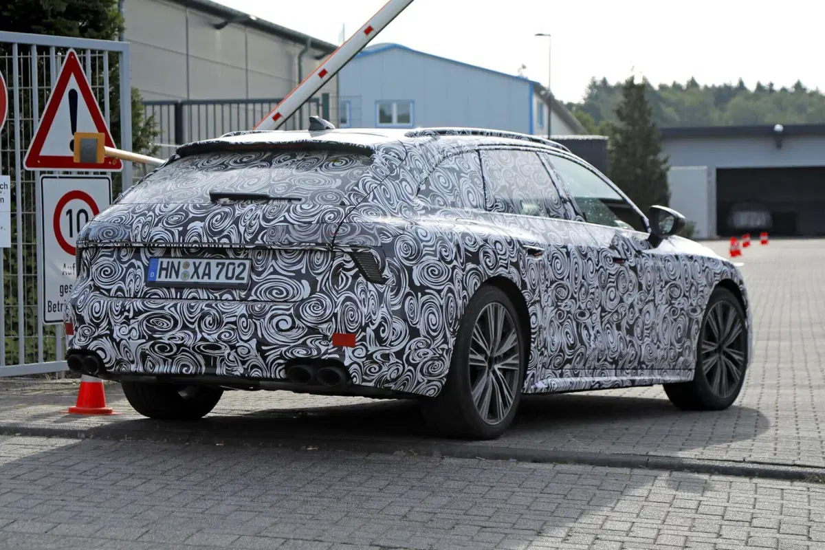 Audi A7 Allroad e S7 Avant: le foto spia svelano nuovi dettagli  (27)