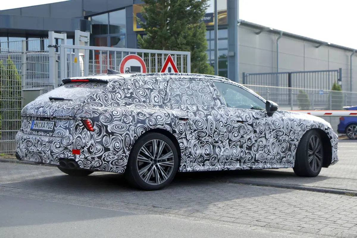 Audi A7 Allroad e S7 Avant: le foto spia svelano nuovi dettagli  (28)