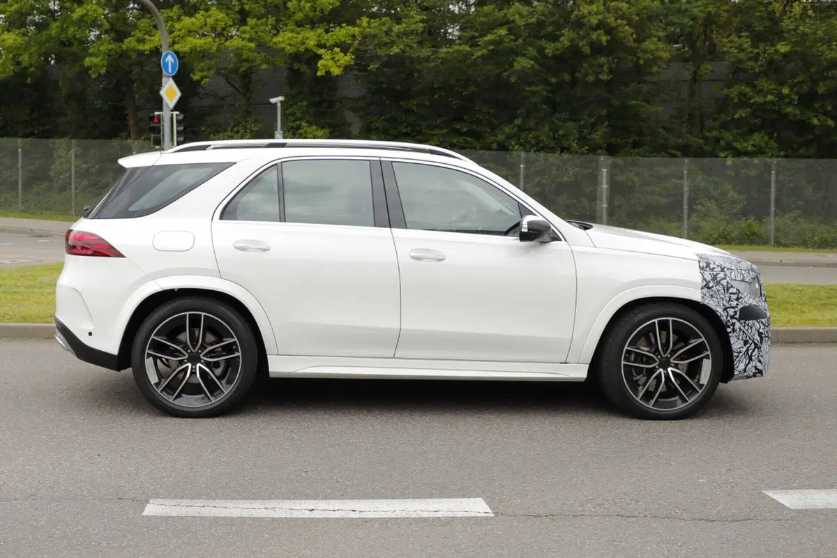 Mercedes GLE, ecco il nuovo facelift avvistato in Germania  (2)