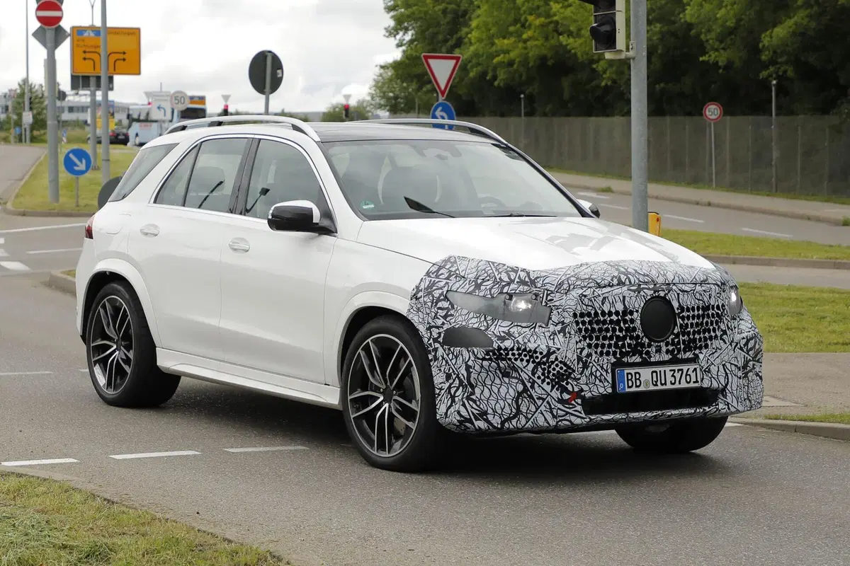 Mercedes GLE, ecco il nuovo facelift avvistato in Germania  (3)