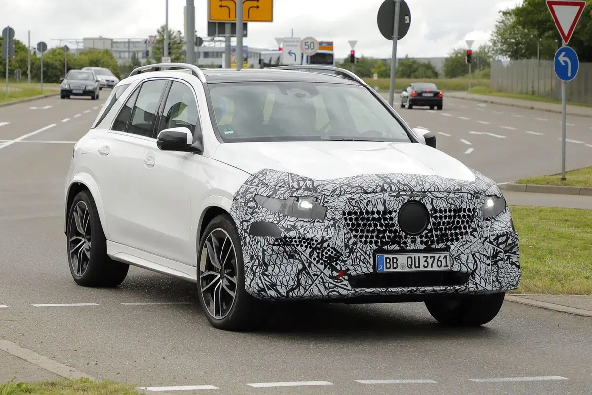 Mercedes GLE, ecco il nuovo facelift avvistato in Germania  (4)