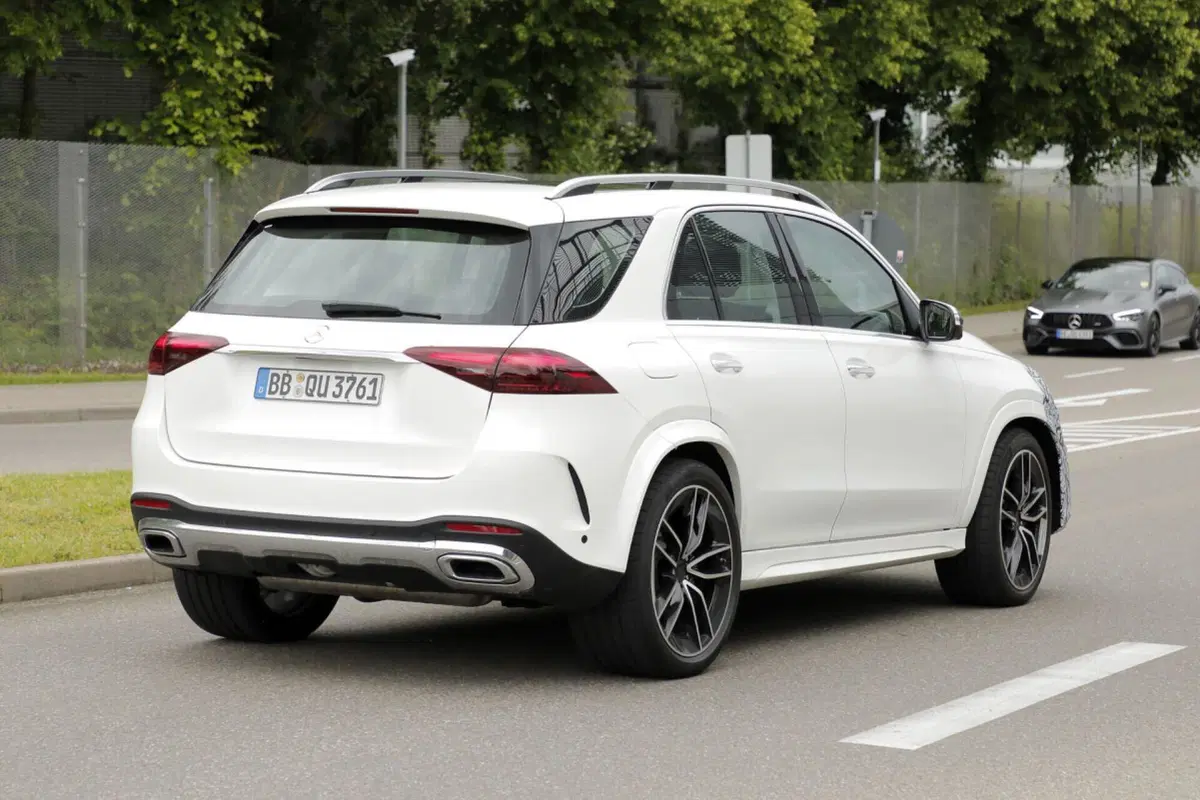 Mercedes GLE, ecco il nuovo facelift avvistato in Germania  (5)