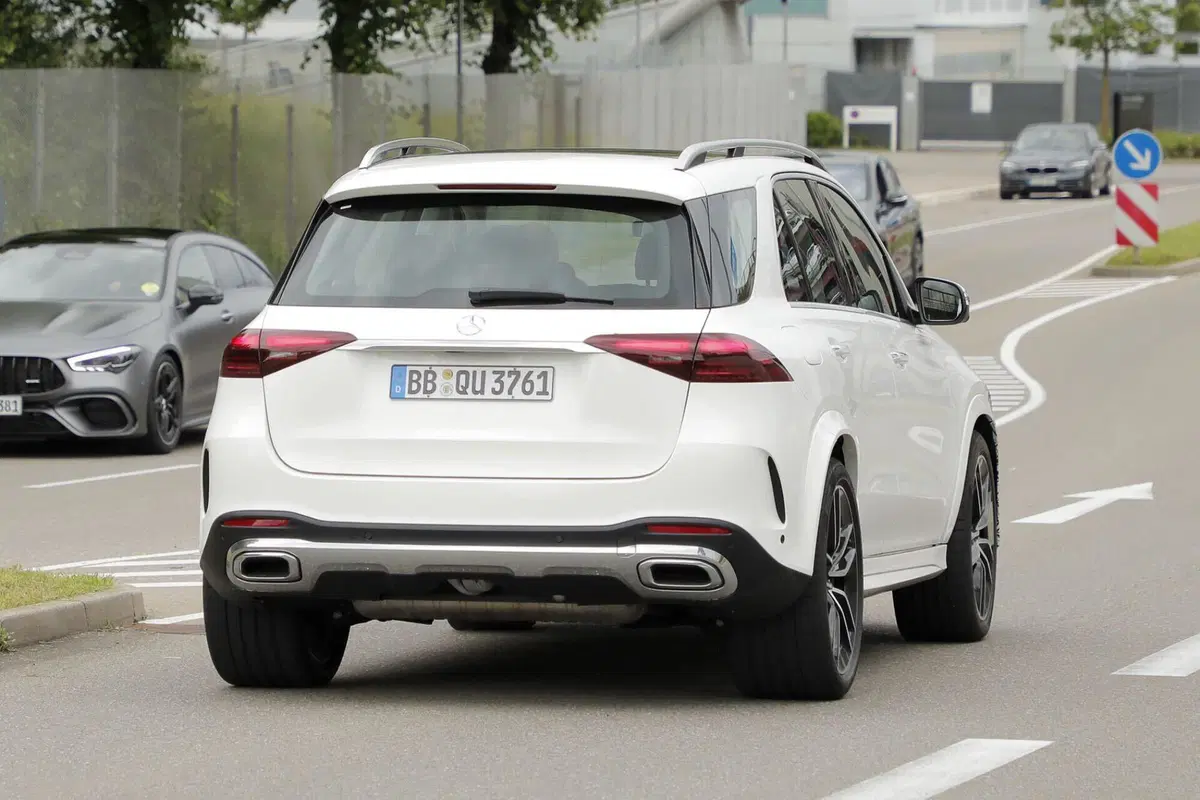 Mercedes GLE, ecco il nuovo facelift avvistato in Germania  (7)