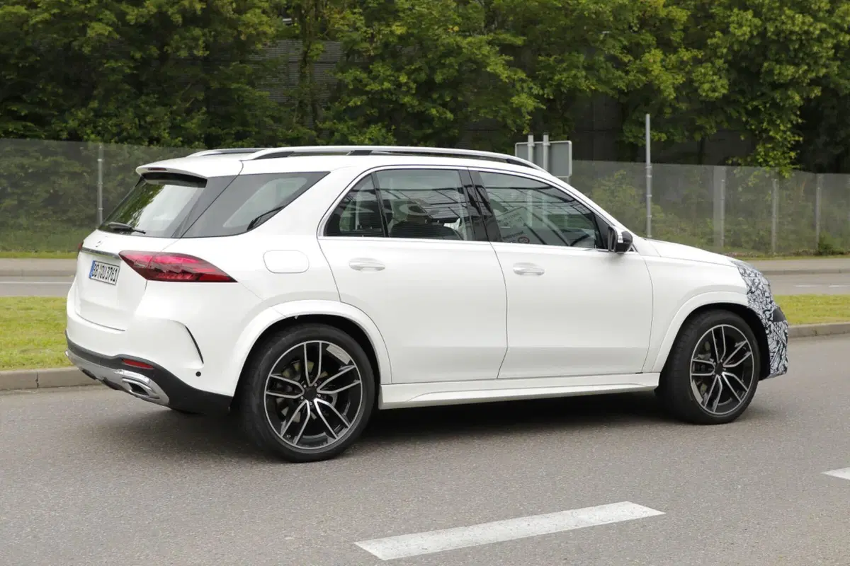 Mercedes GLE, ecco il nuovo facelift avvistato in Germania  (11)