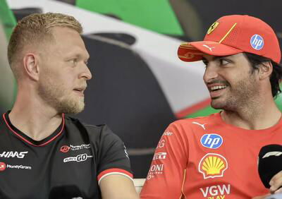 F1. Magnussen contro Sainz: Si deve muovere! Il mercato piloti non va avanti per colpa sua