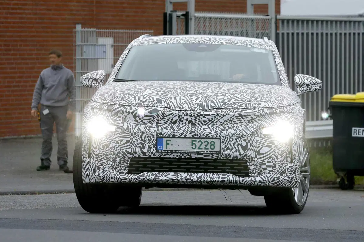 Skoda Elroq: il nuovo SUV Elettrico avvistato durante i test (2)