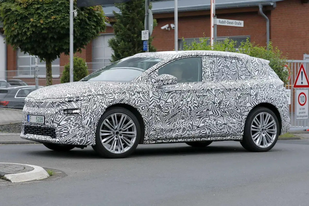 Skoda Elroq: il nuovo SUV Elettrico avvistato durante i test (4)