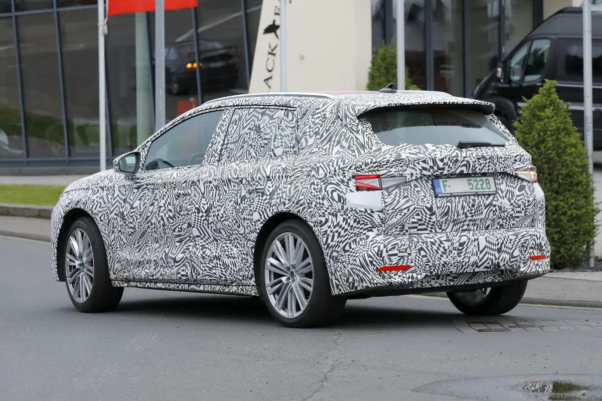 Skoda Elroq: il nuovo SUV Elettrico avvistato durante i test (7)