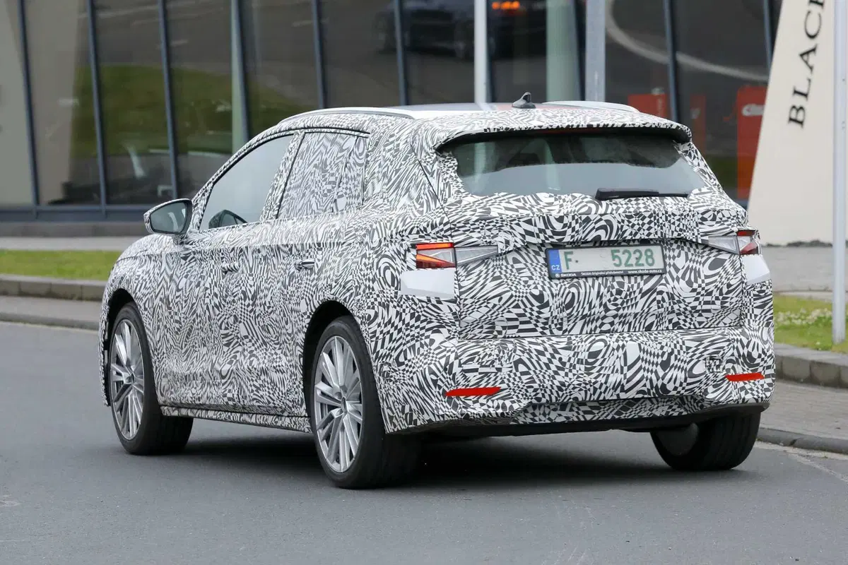 Skoda Elroq: il nuovo SUV Elettrico avvistato durante i test (8)