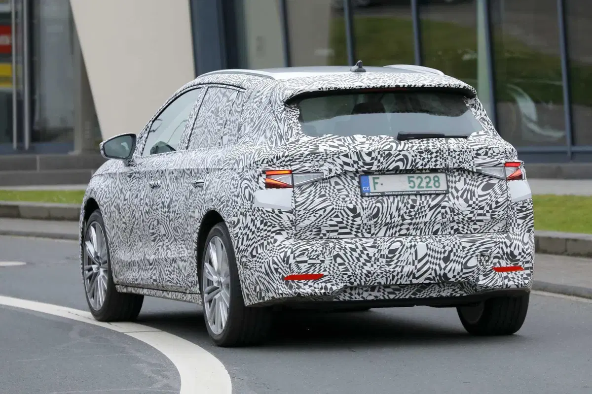 Skoda Elroq: il nuovo SUV Elettrico avvistato durante i test (9)