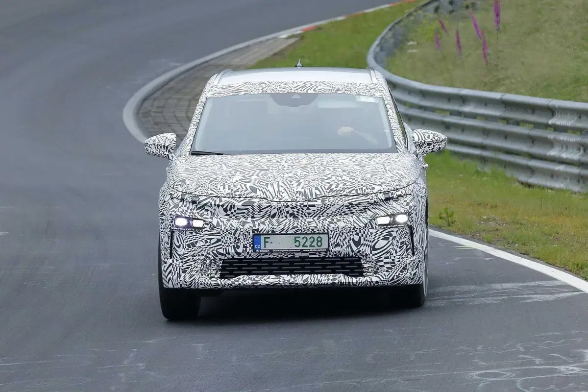 Skoda Elroq: il nuovo SUV Elettrico avvistato durante i test (10)