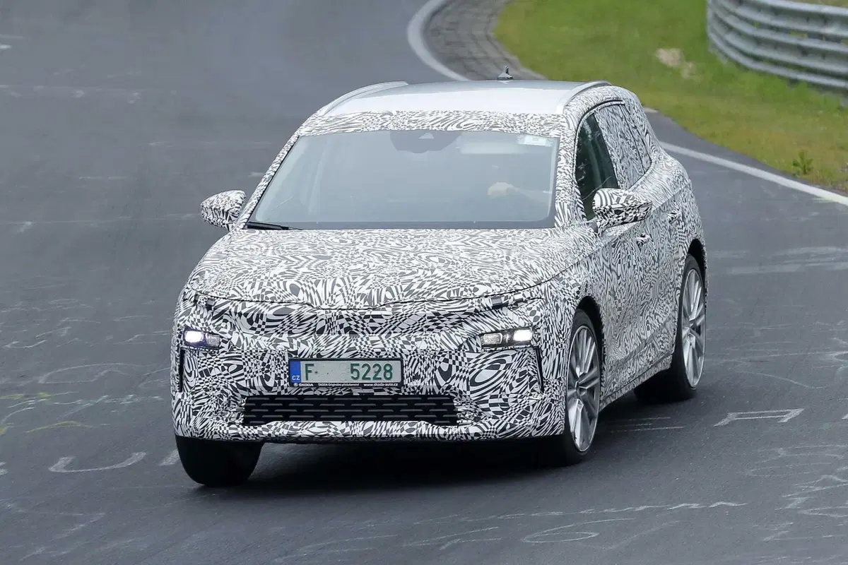 Skoda Elroq: il nuovo SUV Elettrico avvistato durante i test (11)