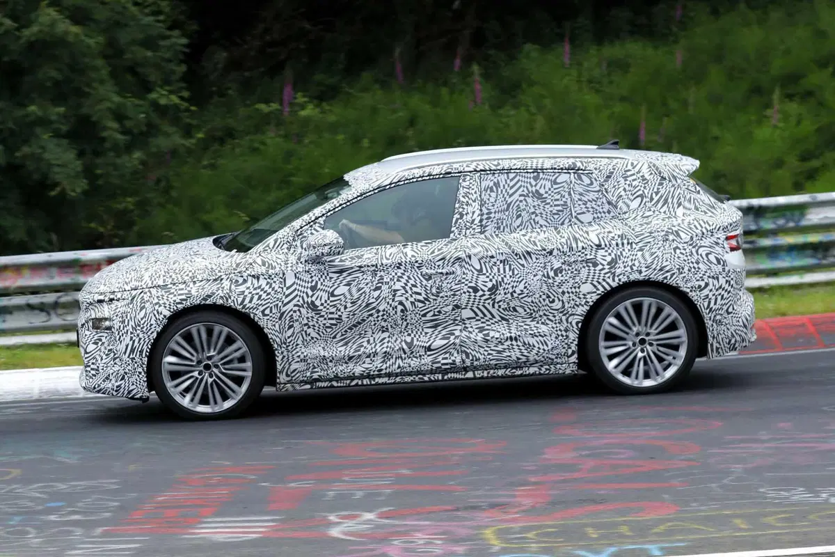 Skoda Elroq: il nuovo SUV Elettrico avvistato durante i test (15)
