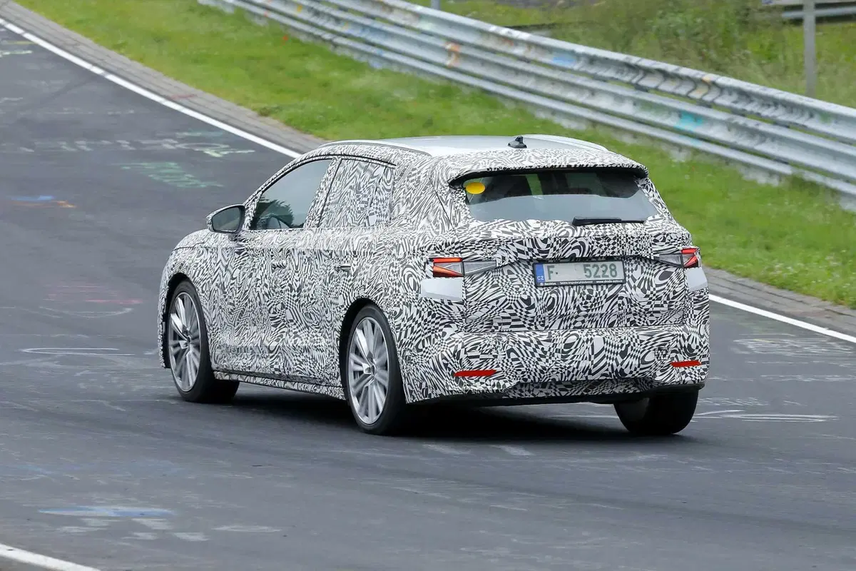 Skoda Elroq: il nuovo SUV Elettrico avvistato durante i test (18)