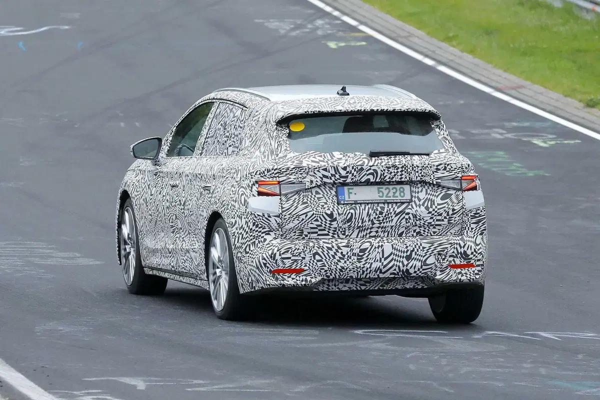 Skoda Elroq: il nuovo SUV Elettrico avvistato durante i test (19)