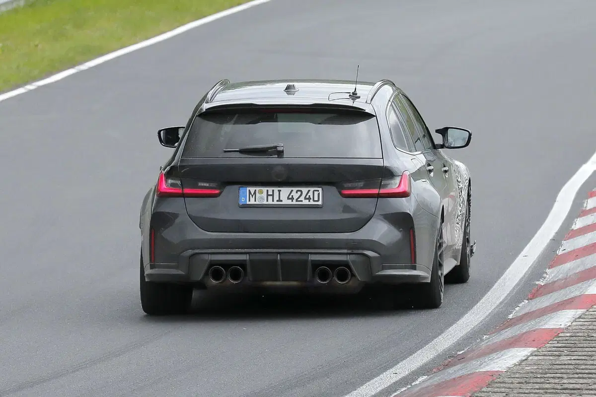 BMW M3 CS Touring: le foto spia svelano il nuovo restyling (3)