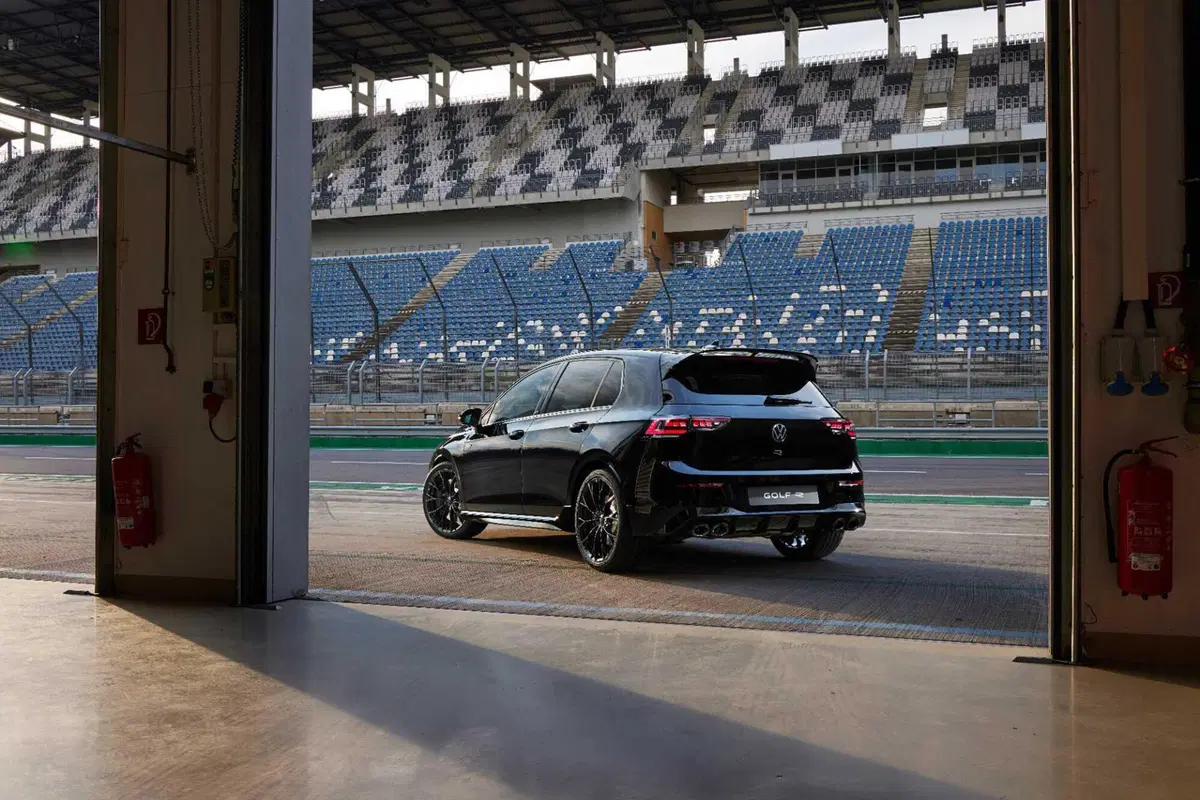 Volkswagen Golf R: 333 CV: la più potente di sempre (7)