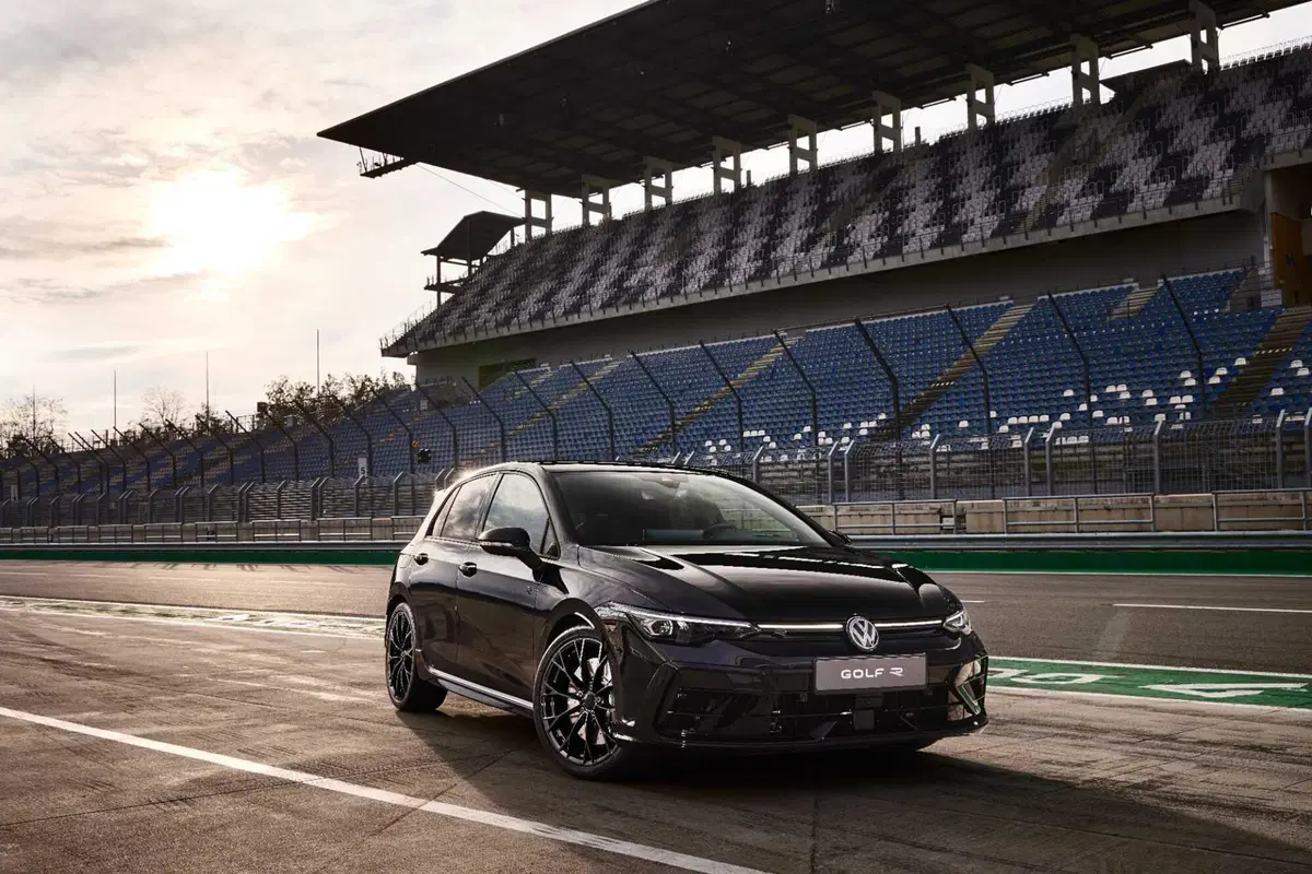 Volkswagen Golf R: 333 CV: la più potente di sempre (8)