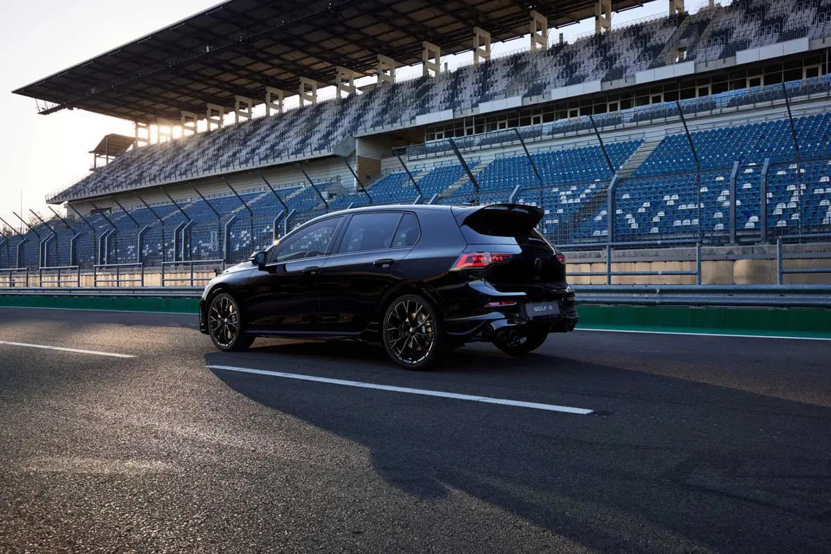 Volkswagen Golf R: 333 CV: la più potente di sempre (9)