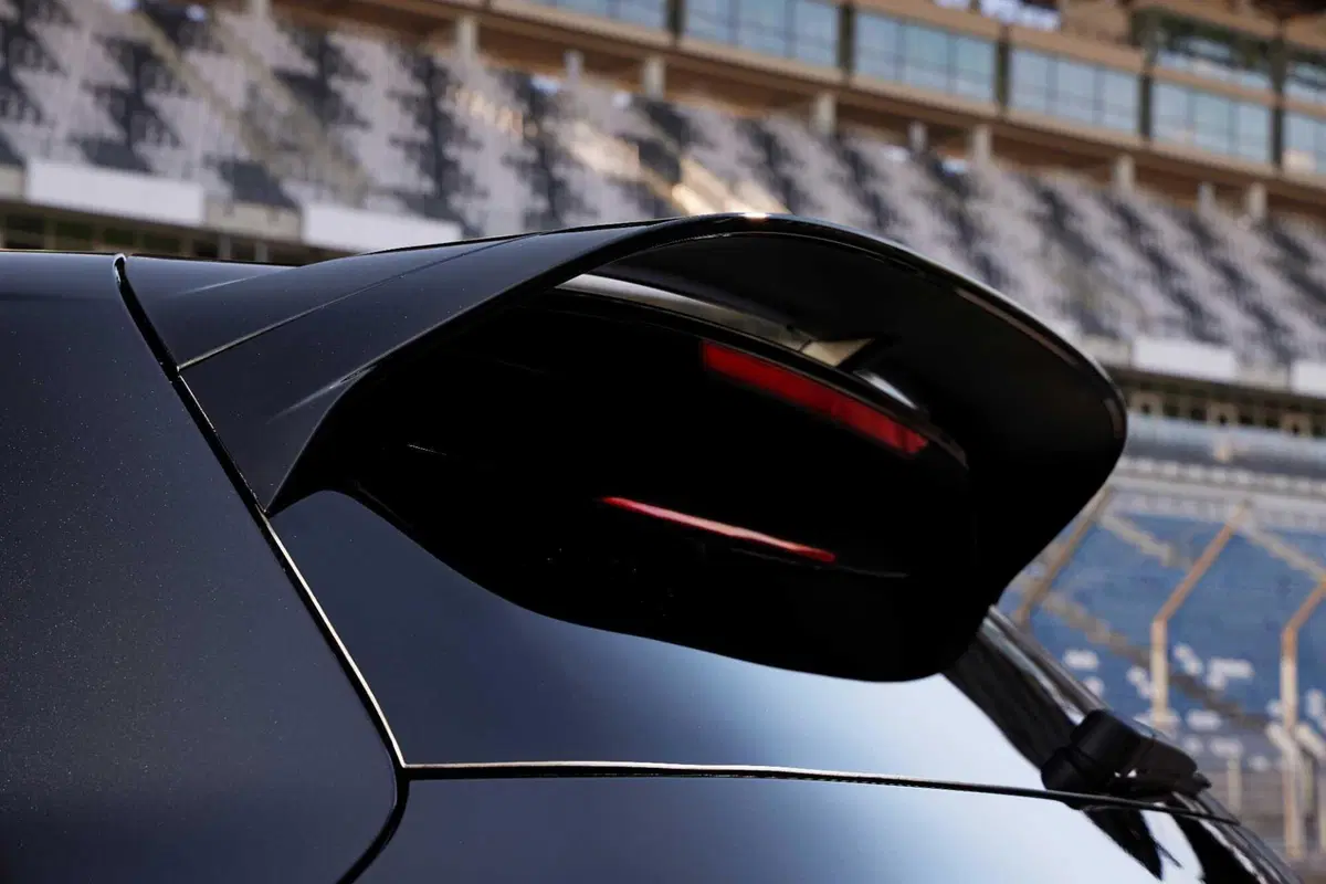Volkswagen Golf R: 333 CV: la più potente di sempre (16)