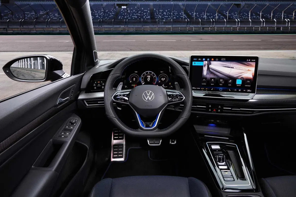 Volkswagen Golf R: 333 CV: la più potente di sempre (22)