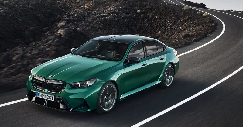 BMW M5: il "solito" V8 fa la cura elettrica e arriva a 727 CV!