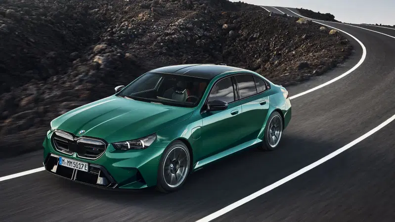 BMW M5: il "solito" V8 fa la cura elettrica e arriva a 727 CV!