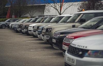 Tata al salvataggio di Jaguar Land Rover: mega investimento da 21 miliardi fino al 2028