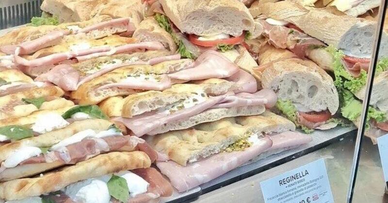 Pranzo in autostrada, aumenti fino al 70% ma quanto mi costa un panino? 