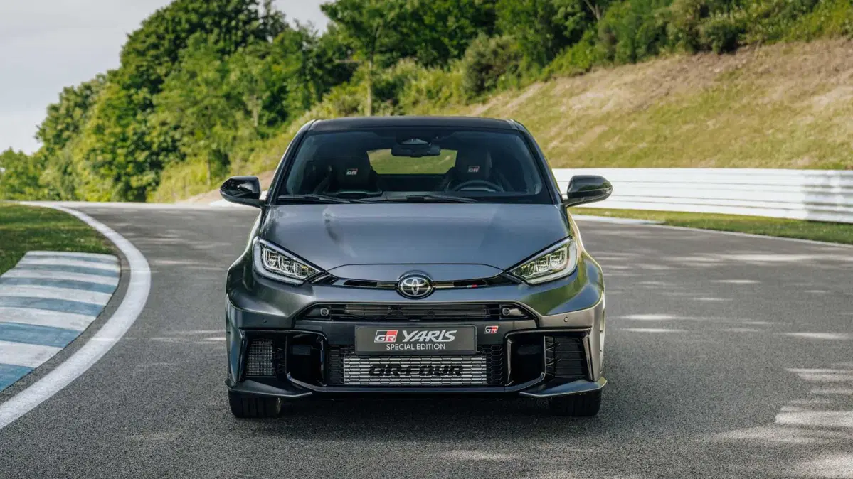 Toyota GR Yaris 1.6 Ogier Special Edition imt-6 (2)