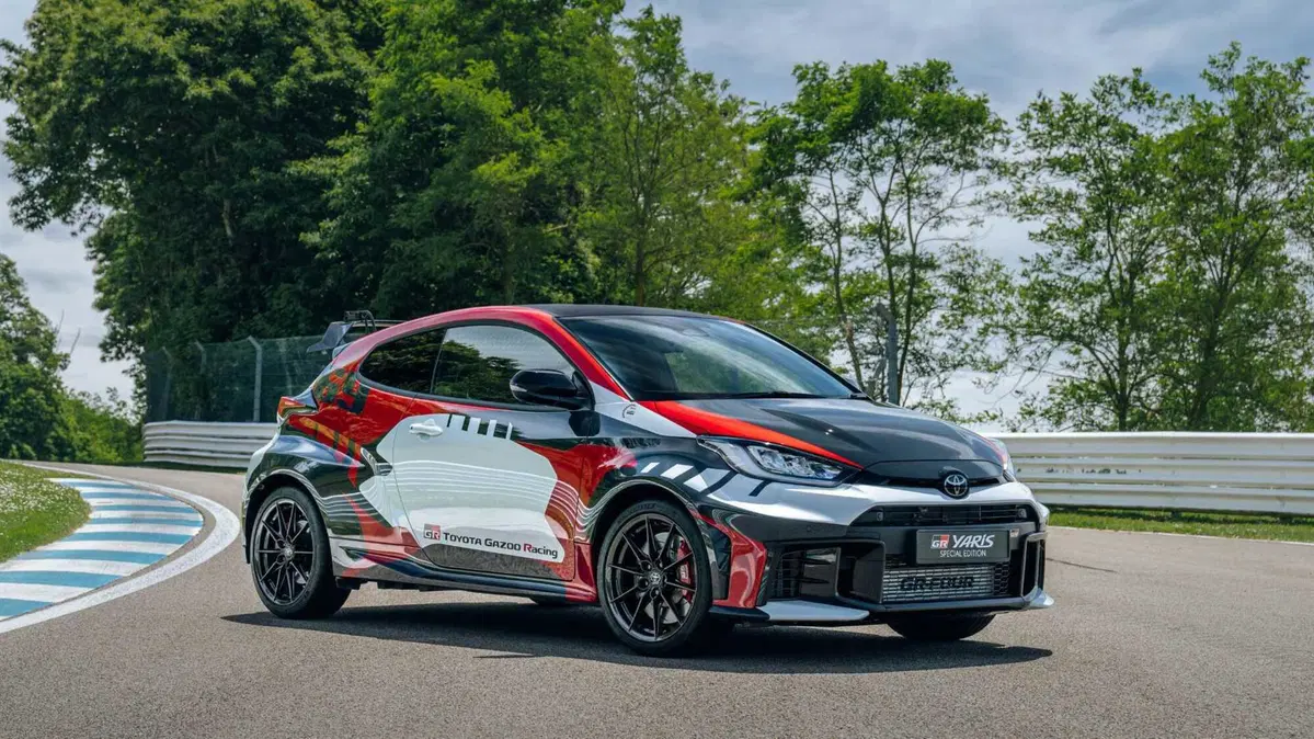 Toyota GR Yaris 1.6 Rovanpera Special Edition imt-6 (2)