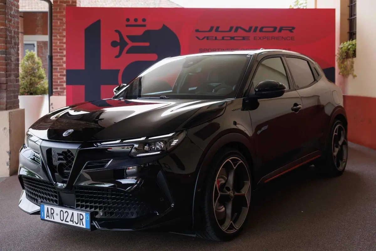 Alfa Romeo Junior Veloce: la più potente ha 280 Cv elettrici [VIDEO] (9)
