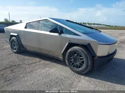 Questo Tesla Cybertruck &egrave; da demolire, eppure non sembra... 