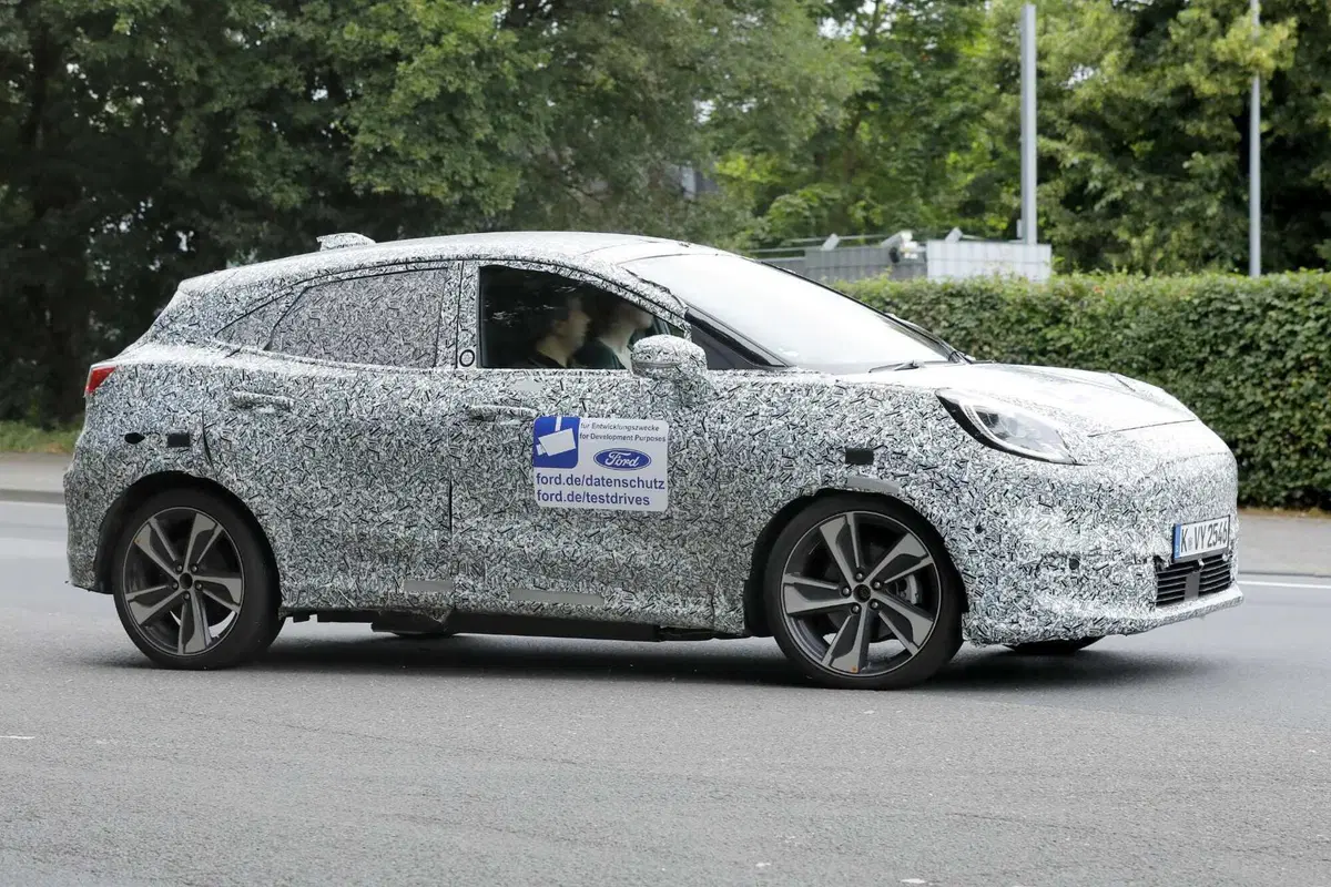 Ford Puma: avvistato il prototipo 100% elettrico (4)