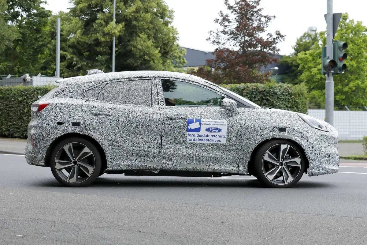 Ford Puma: avvistato il prototipo 100% elettrico (6)