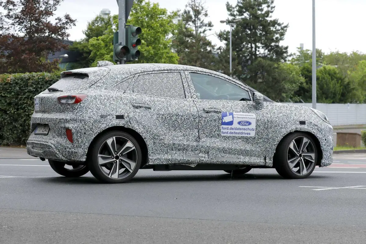 Ford Puma: avvistato il prototipo 100% elettrico (7)