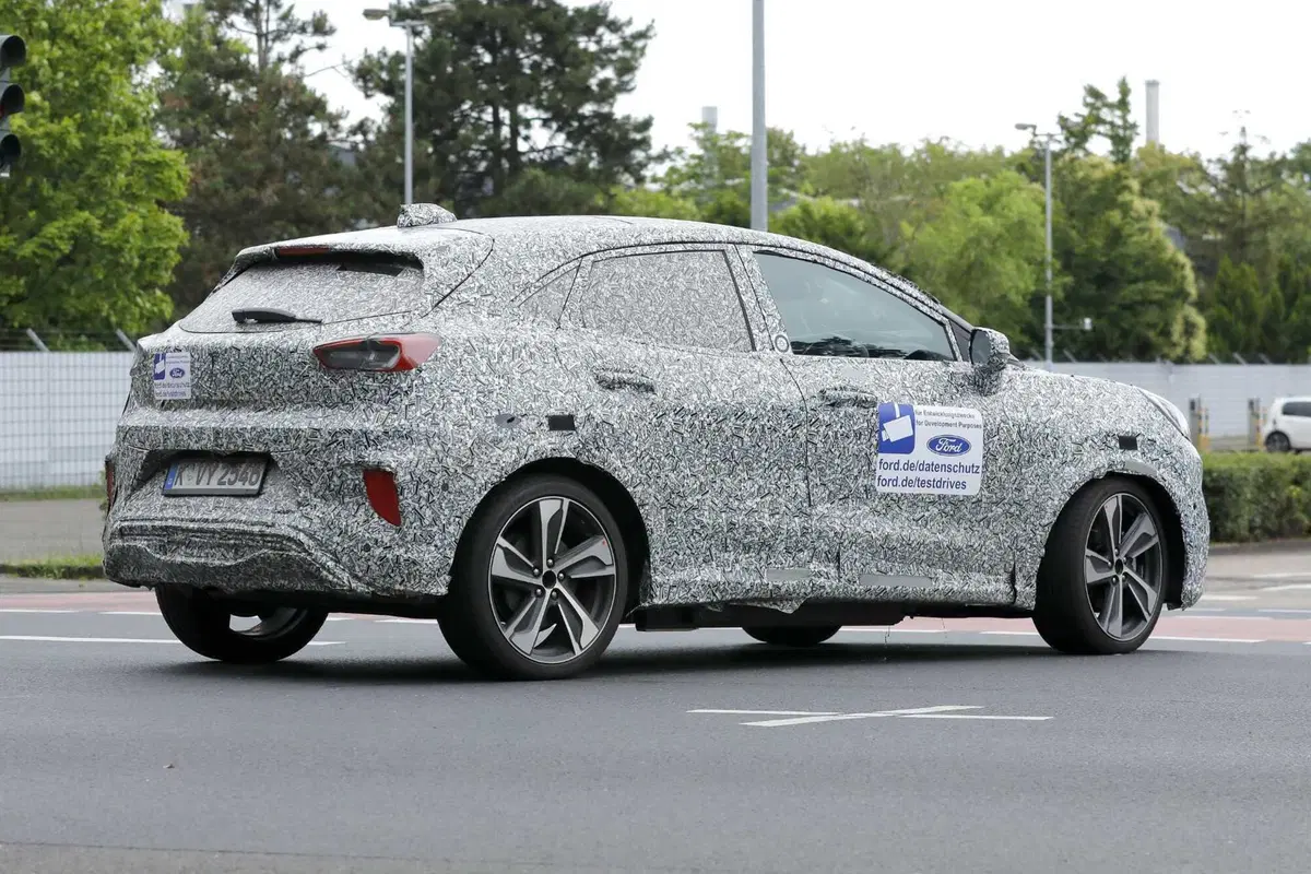 Ford Puma: avvistato il prototipo 100% elettrico (8)