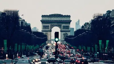 Francia: elettrico vs biodiesel, come la pensano Macron e Le Pen sull&rsquo;auto?