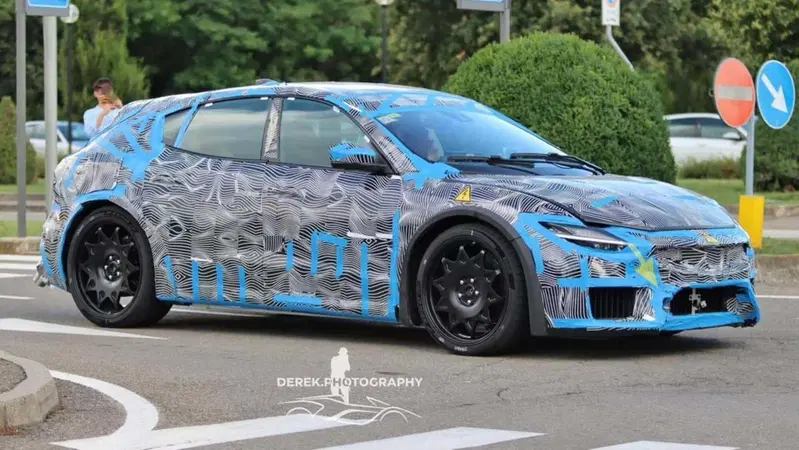 Ferrari elettrica sotto mentite spoglie: il mulotipo viene da Levante