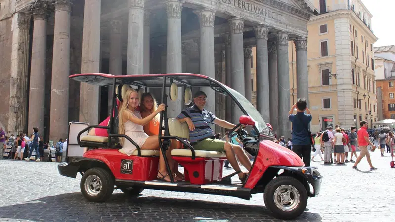 Roma, il green pi&ugrave; grande del mondo, l'invasione delle golf car